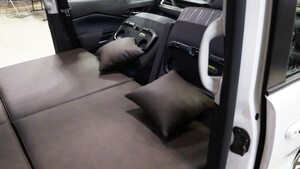 「えぇーっ！ これヤバッ」ぱっと見シンプル。だけど魅力的な機能が搭載。車中泊を快適にするトールボディのキャンピングカー。