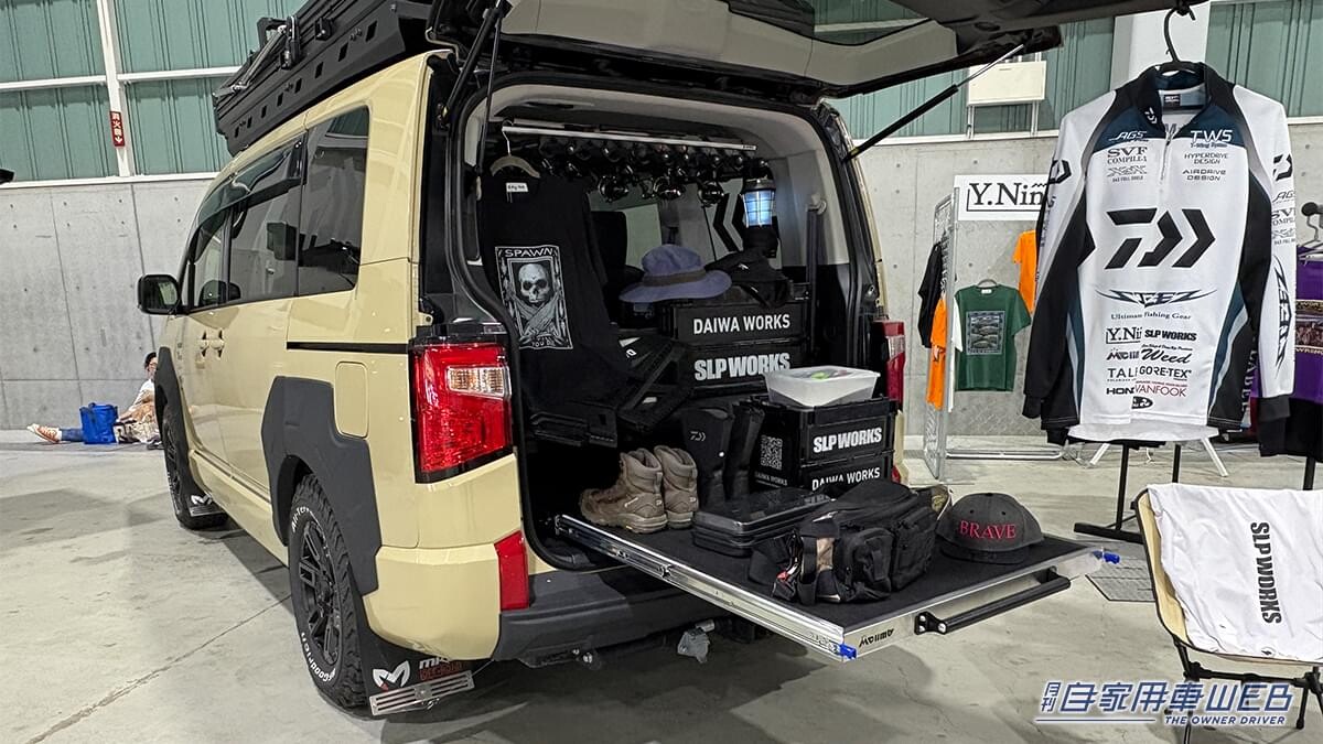 「えっ…そこがスライドするの？」収納力がヤバい！ アイデア満載のプロの釣り師のカスタムカーを紹介！［三菱自動車 デリカD:5］