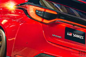 トヨタ新「“ちいさい”スポーツカー」初公開へ！ 1.6リッターで“300馬力超え”？ 2人乗りモデル？ 上質仕様もありそうな「GR ヤリス MORIZO RR」どんなクルマに？