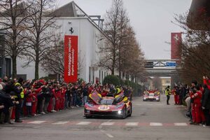 フェラーリ499Pがマラネロ市内をパレード。WECでのダブルタイトルをティフォシが祝う