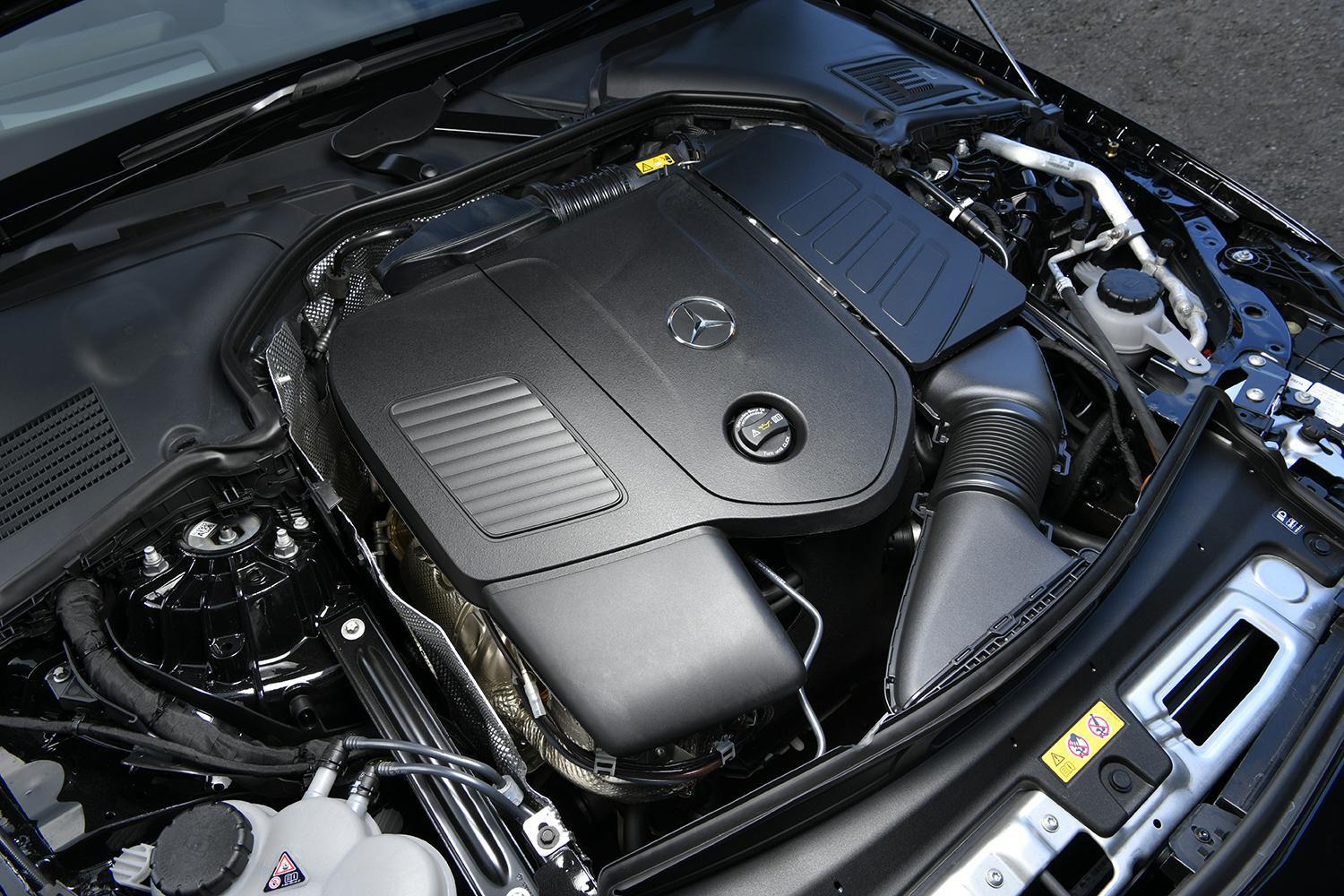 なんと水洗いもokだった クルマのエンジンルームの洗い方とは Web Cartop 自動車情報サイト 新車 中古車 Carview