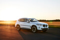 新型フル電動SUV、BMW iX3誕生！ X3のEV版は「初」を満載し航続距離460kmを達成