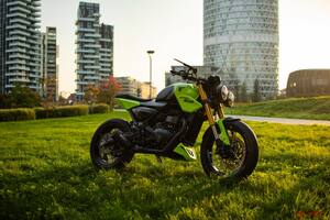 【トライアンフ】日本からでも入札可能!?　Speed400のカスタムモデル、「Viper400」がチャリティオークションに出品中！