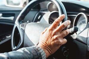 高齢ドライバーに多いのは対人ではなく単独事故。データーに基づいた分析や報道が望まれる
