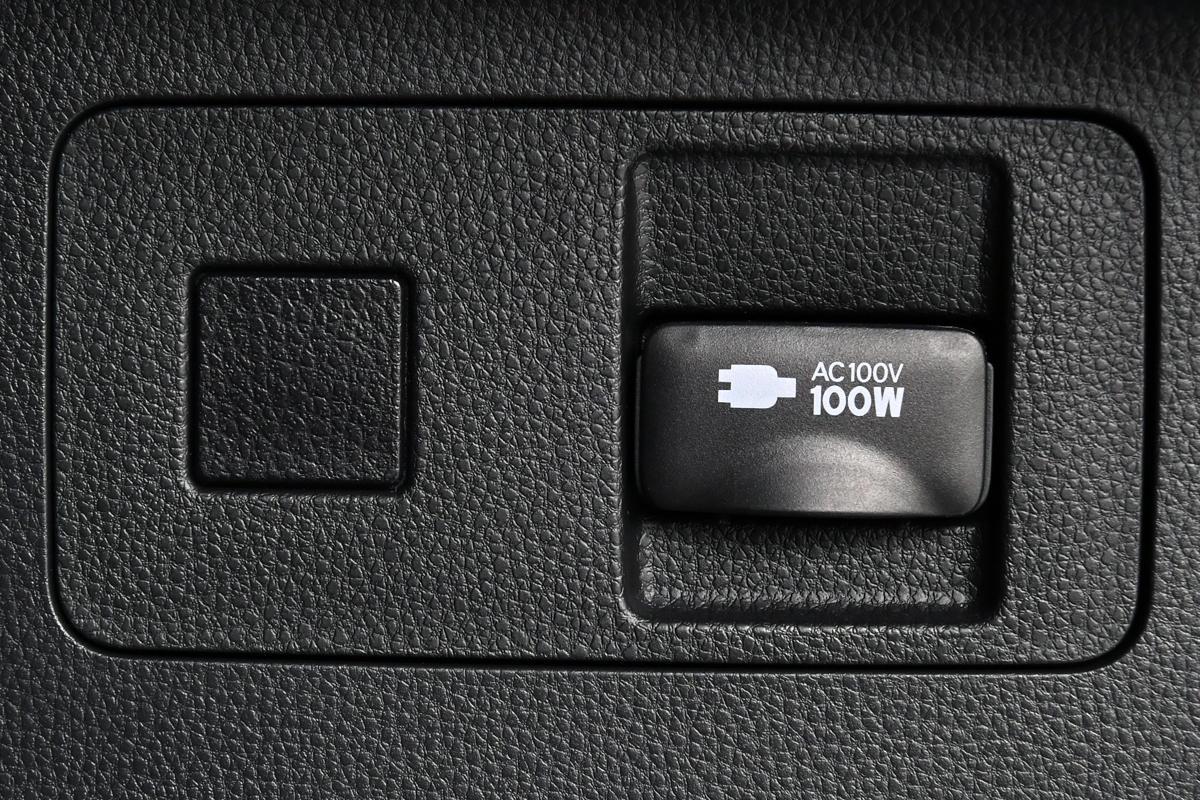 いまだにシガライターソケットが主流 クルマに Ac100v のコンセントが標準装備されないワケ Web Cartop 自動車情報サイト 新車 中古車 Carview