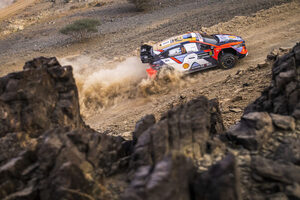 シーズン随一の酷なグラベルにタイヤトラブル相次ぐ「宝くじのよう」とタナック／第14戦デイ3コメント集