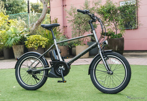 BMX風デザインに注目！ ヤマハの新型“小径”電動アシスト自転車に「かなりイカしたフォルム」「ミニモト感は好み」とSNSで反響