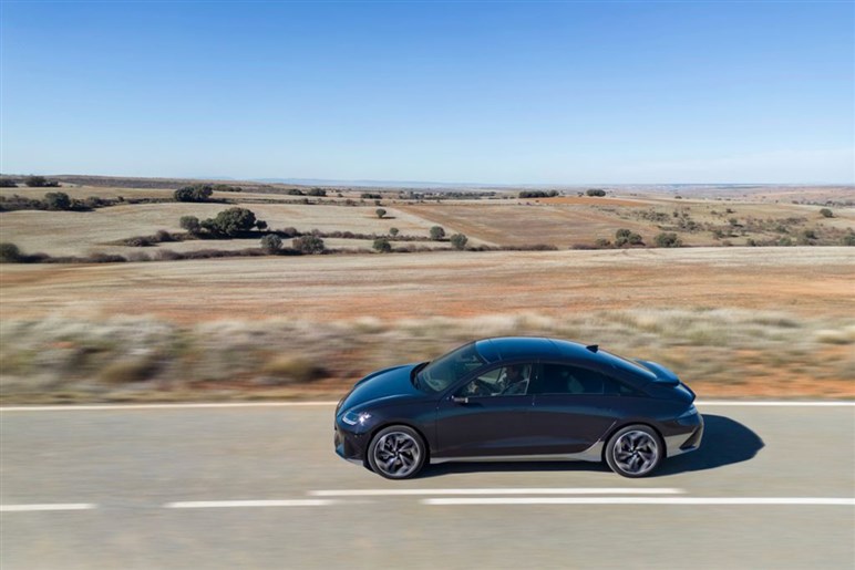 【日本で発売される？】7月登場のハイパワーセダン「IONIQ 6 N」。 驚異の加速と日本車にはないレトロモダンに注目
