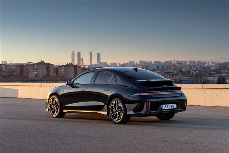 【日本で発売される？】7月登場のハイパワーセダン「IONIQ 6 N」。 驚異の加速と日本車にはないレトロモダンに注目