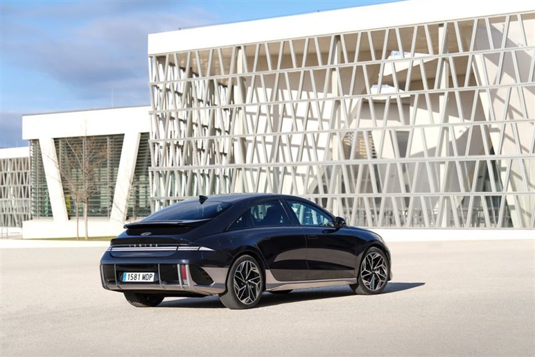 【日本で発売される？】7月登場のハイパワーセダン「IONIQ 6 N」。 驚異の加速と日本車にはないレトロモダンに注目