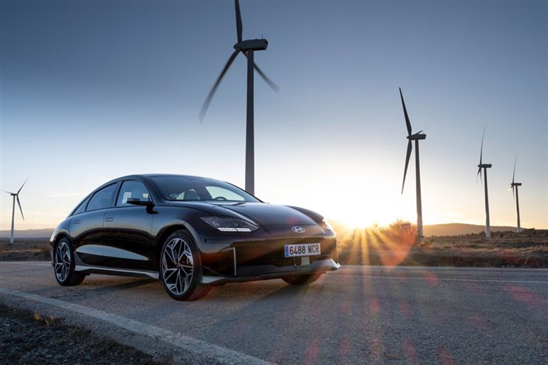 【日本で発売される？】7月登場のハイパワーセダン「IONIQ 6 N」。 驚異の加速と日本車にはないレトロモダンに注目