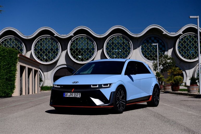 【日本で発売される？】7月登場のハイパワーセダン「IONIQ 6 N」。 驚異の加速と日本車にはないレトロモダンに注目