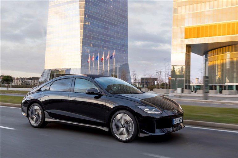 【日本で発売される？】7月登場のハイパワーセダン「IONIQ 6 N」。 驚異の加速と日本車にはないレトロモダンに注目
