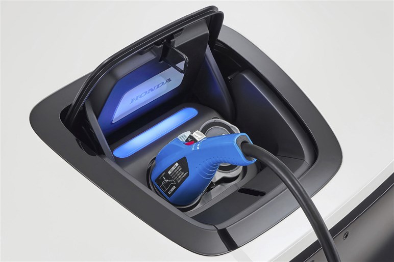 悲運の傑作「ホンダ e」のリベンジを狙う！ 今年発売新型「Nワン e:」はどんなクルマで、なぜ価格に注目なのか