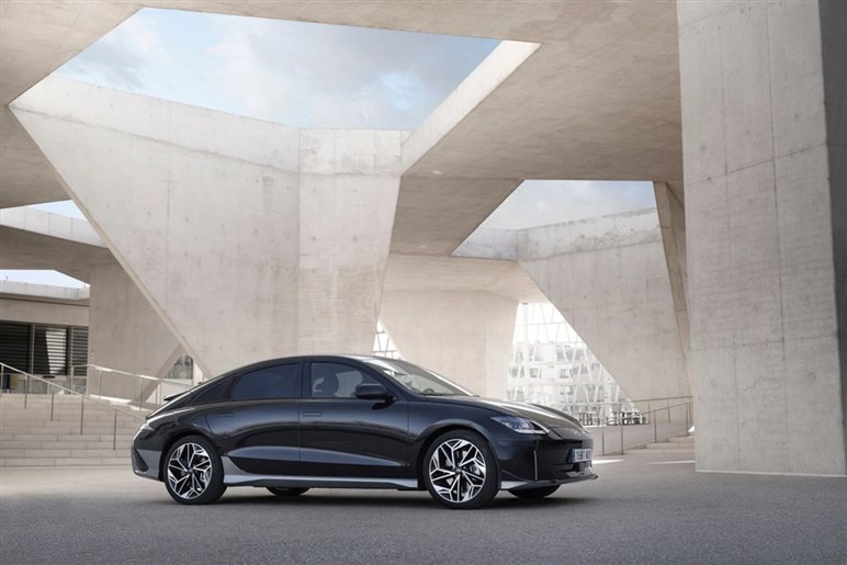 【日本で発売される？】7月登場のハイパワーセダン「IONIQ 6 N」。 驚異の加速と日本車にはないレトロモダンに注目