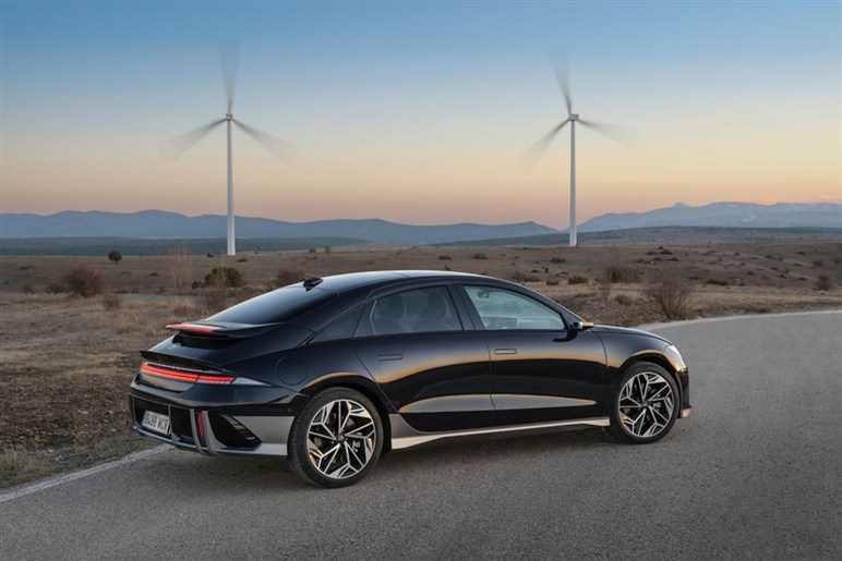 【日本で発売される？】7月登場のハイパワーセダン「IONIQ 6 N」。 驚異の加速と日本車にはないレトロモダンに注目