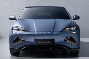 早くも大幅進化を遂げたBYDシール！　ガチライバルのテスラと徹底比較してみた