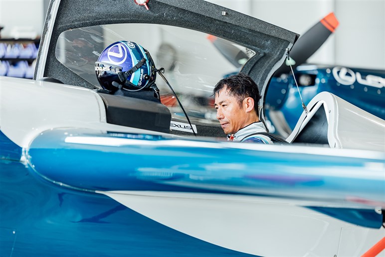 空から始まるレクサスの“もっといいクルマづくり”。第2戦を終え室屋義秀選手は連覇へ前進…最終戦大阪ラウンドの見どころは？