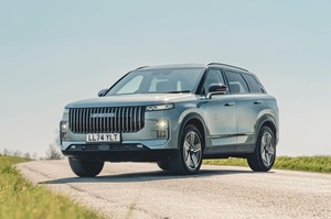 日産キャシュカイより売れている　英国で勢いを増す中国製SUV『ジェイクー7』　年間トップ10入りも