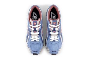 ニューバランス「204L “Blue/Red”」はエレガントな色彩を纏ったレトロスポーティな一足──GQ新着スニーカー