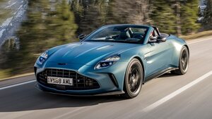 この車は時代を超えた魅力を持つジェームズ ボンドの映画そのものだ！新型「アストンマーティン ヴァンテージ ロードスター」