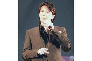 「福山雅治」苦いデビューを支えた思い出の「日産車」を披露！ 同期・BEGINの背中を追った“高級ワゴン車”で「横浜ドライブ」へ