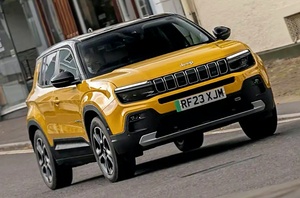 2024年の日本発売へ期待　ジープ・アベンジャーへ試乗　他に埋もれない個性　ハイブリッド版も