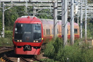 「JRと東武の直通特急」が激変！JR車両のデザインが来年に一新 もともとは成田エクスプレスで活躍