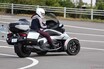 クルマ? バイク？ 不思議な操作感覚がクセになる!! 普通自動車免許（AT限定）で運転可能なCan-Amの3輪リバーストライク「Spyder RT LIMITED」にアクティブバイク女子の指出瑞貴が挑戦！