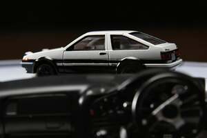 トミカから“ハチロク”のミニカー&ダッシュボードセットや“藤原豆腐店”が商品化!? 『頭文字D』30周年記念、名シーンを再現できるコラボアイテムが登場【クルマとホビー】