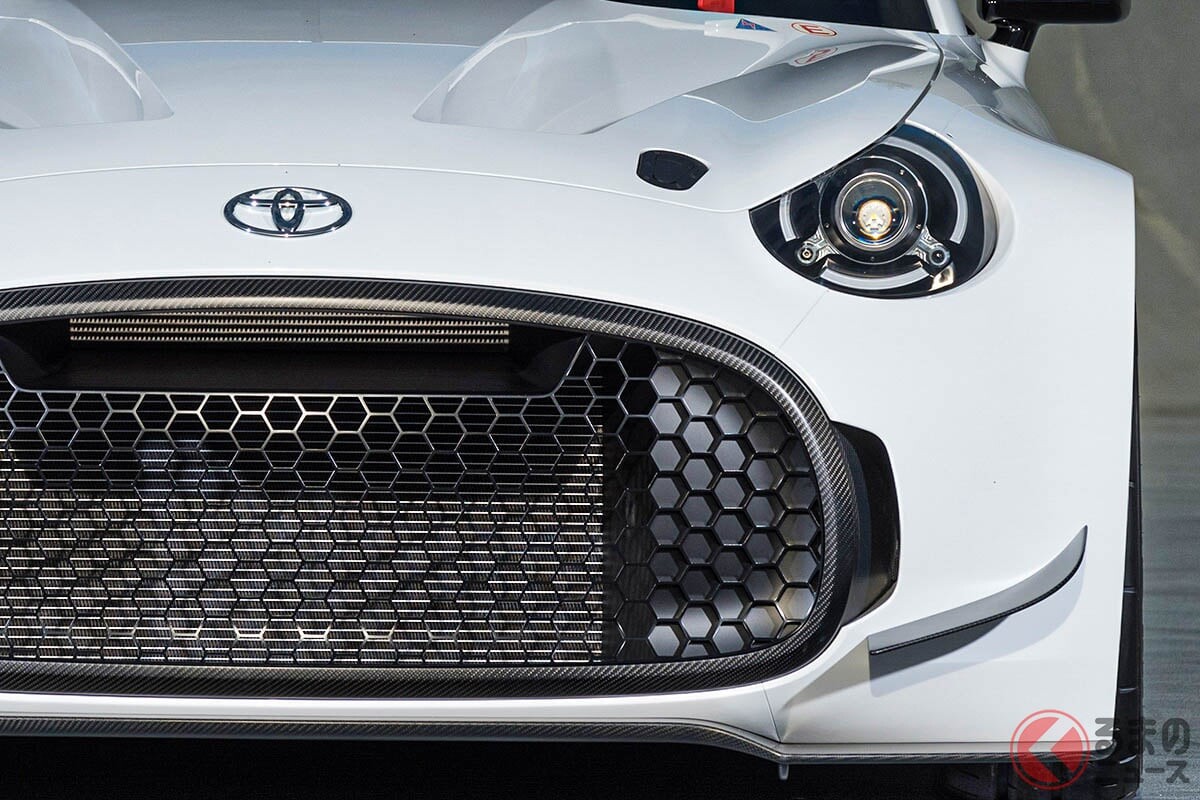 全長4.1m！ トヨタ「小さな“4人乗り”スポーツカー」が話題に！ ちょっと「ワイドボディ」に 直4＋MT搭載！ めちゃ楽しそうな「S-FR Racing」に熱望の声