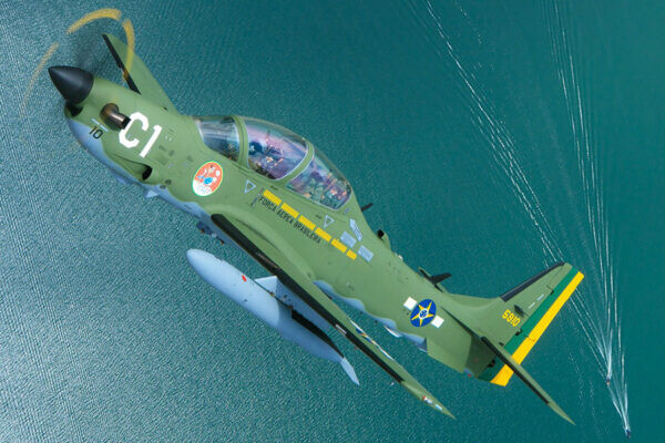 世界中で売れる「南米生まれプロぺラ軍用機」A-29「スーパーツカノ」元々の敵は“反社”だった!? その誕生経緯とは