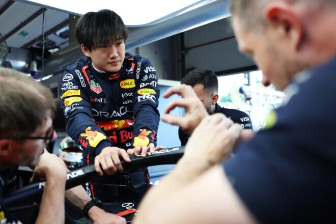 角田裕毅、初日はフェルスタッペンから0.092秒差の8番手「アップグレードでのロングランができ、有意義な一日」