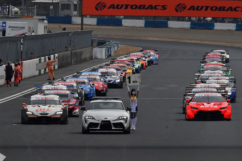 ハコ車レースの国内最高峰 スーパーgt が開幕 2クラス混走 や サクセスウェイト がスリリングなシーンを生みだす Carview 自動車情報サイト 新車 中古車 Carview