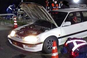 国交省怒りの命令「すぐにクルマを直しなさい！」 不正改造車「6台」をその場で“摘発”！ 走り屋の聖地「六甲山」集結の“大迷惑”「爆音・ハミタイ」のスポーツカー検挙を実施