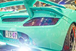 「“トヨタ”ノポルシェ」登場!? まさかの「MRスポーツカー」が超カッコイイ！ “カレラGT ”…じゃない！ 完成度高すぎるGIKOの「カスタムカー」驚きのベース車とは