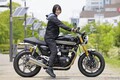 大型バイクの不安要素のひとつ「重さ」はコーナリングの安心感に繋がっていた!? トライアンフ「スピードツイン1200RS」はモダンクラシックなデザインと走りが魅力の高性能ネイキッド