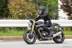 大型バイクの不安要素のひとつ「重さ」はコーナリングの安心感に繋がっていた!? トライアンフ「スピードツイン1200RS」はモダンクラシックなデザインと走りが魅力の高性能ネイキッド