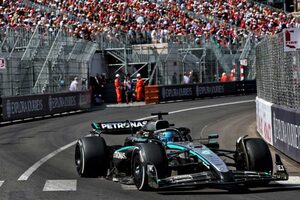 ラッセル、スロー走行に業を煮やしてシケインをカット「ペナルティを受けるつもり」【F1第8戦無線レビュー（2）】