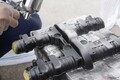 カワサキ「Z2」エンジン 予熱段取りで塗装の「タレ流れ」を防止 DIYでガンコートペイントに挑戦!! ～日本の至宝「空冷4発」を未来へ継承～Vol.24