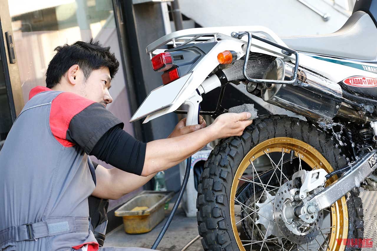 超初心者でも自分でできる簡単バイクメンテナンス その1 メンテを始める前にまずは洗車から セロー250 Webヤングマシン 自動車情報サイト 新車 中古車 Carview