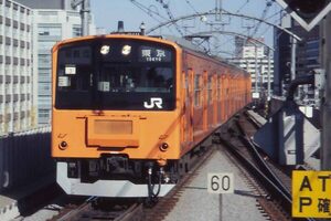 「オレンジの中央線」まさかの再登場!? 17年ぶり本線走行にSNS騒然 JR東日本唯一の「201系」今後どこへ行く？