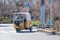 トゥクトゥク？ オートリキシャ？ “サイドカー”扱いの三輪車「フリーダム250」は乗りモノ好きが辿り着く、人生の相棒にピッタリだ【試乗レビュー】