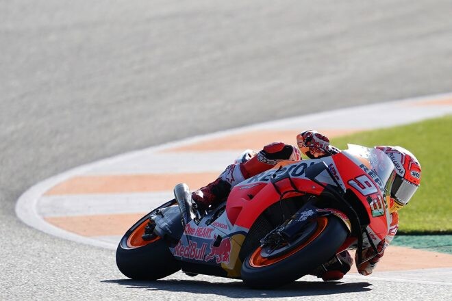 MotoGPバレンシアGP：マルケスがクアルタラロを抑え、独走優勝。ロレンソはバーンナウトとともに最後のレースを終える