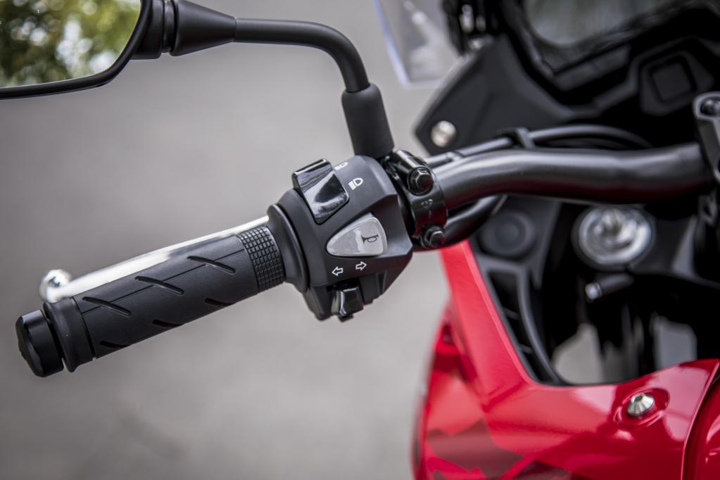 実走燃費28 6km L ホンダ 400xは 何から何までちょうどいい そんなバイクである Motorfan の写真 21ページ目 自動車情報サイト 新車 中古車 Carview