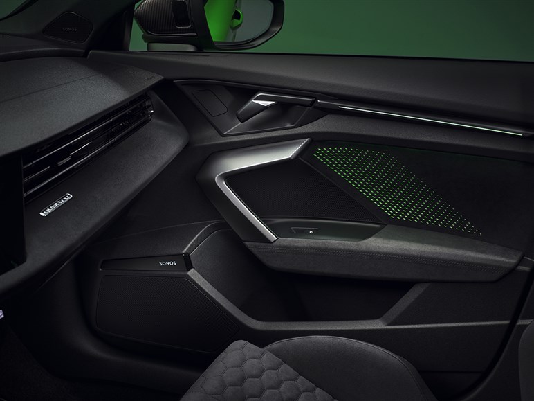 【ニュル最速を記録】新型アウディ「RS3」がドイツで発表。何が変わった？