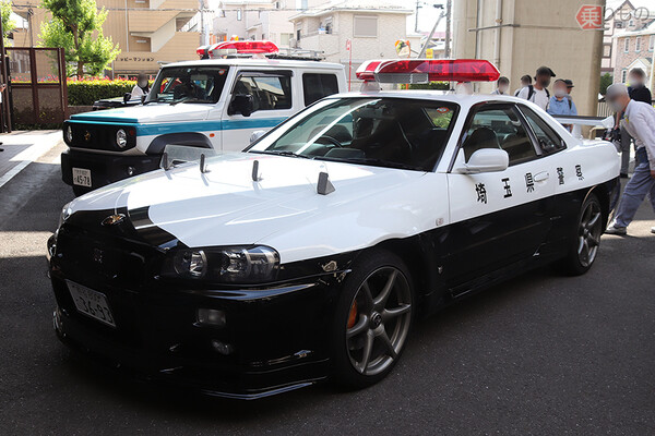 埼玉県警パトカーがズラリ「けいさつ車両展」にスカイラインGT-R