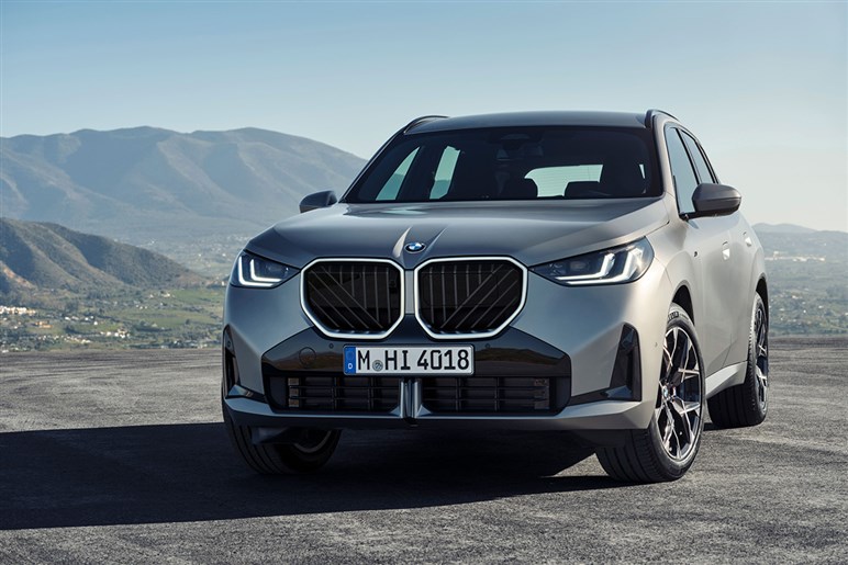 【安くなりました】メルセデス・ベンツの売れ線SUV「GLC」に“シンプル装備仕様”追加　アリかナシか