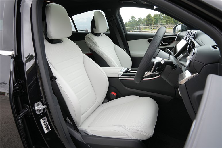 【安くなりました】メルセデス・ベンツの売れ線SUV「GLC」に“シンプル装備仕様”追加　アリかナシか