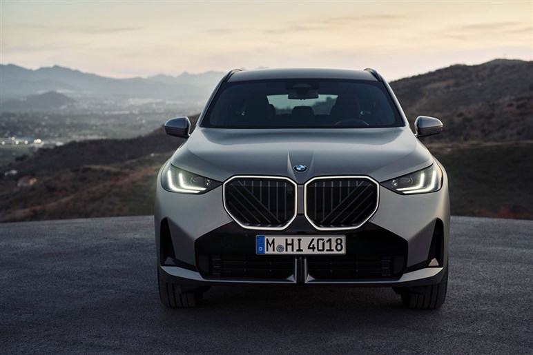 【安くなりました】メルセデス・ベンツの売れ線SUV「GLC」に“シンプル装備仕様”追加　アリかナシか